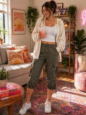 Campus Crew Green Cargo Capri Pants | NWT Utility Style Casual - Size 8 🌿